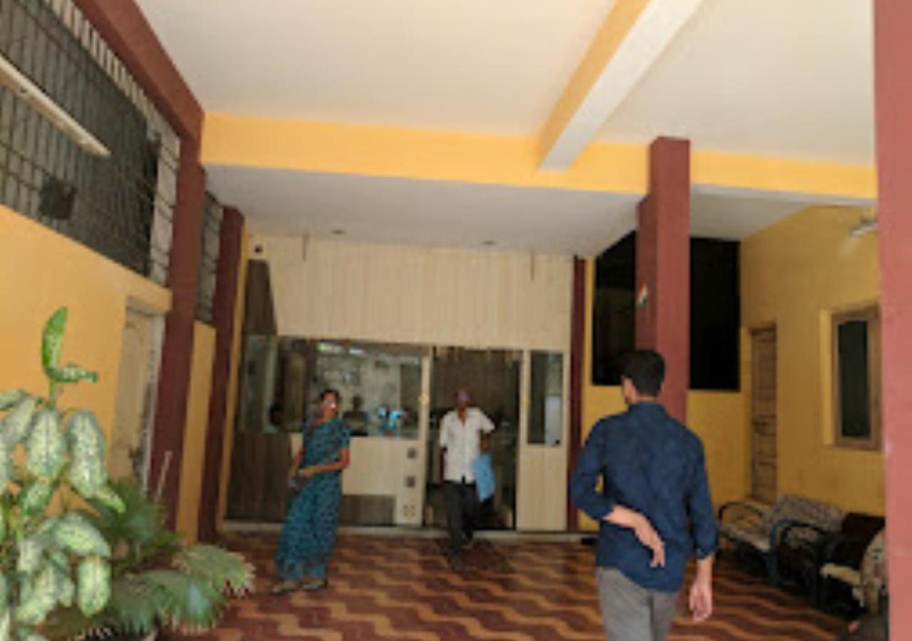 Hotel Mayur Restaurant Chandrapur Екстериор снимка