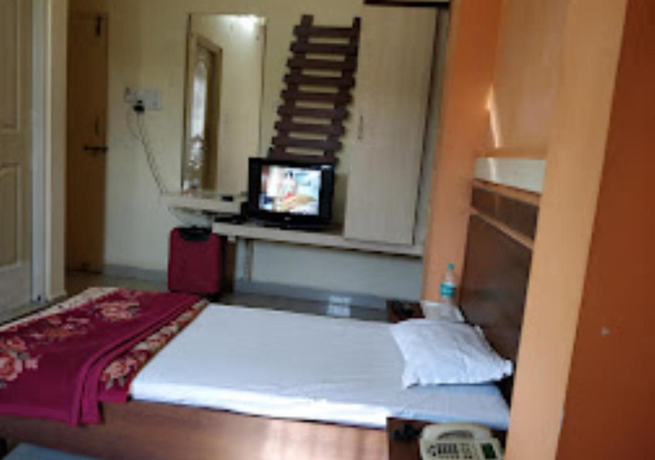 Hotel Mayur Restaurant Chandrapur Екстериор снимка