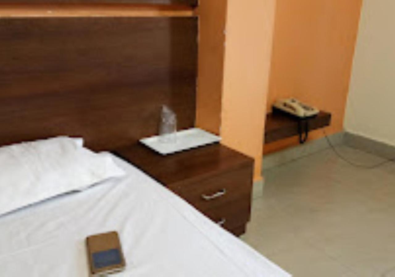 Hotel Mayur Restaurant Chandrapur Екстериор снимка