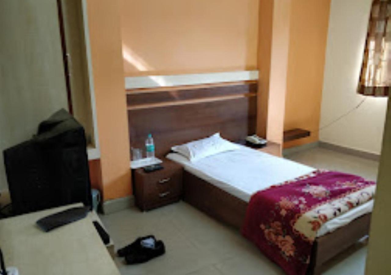 Hotel Mayur Restaurant Chandrapur Екстериор снимка