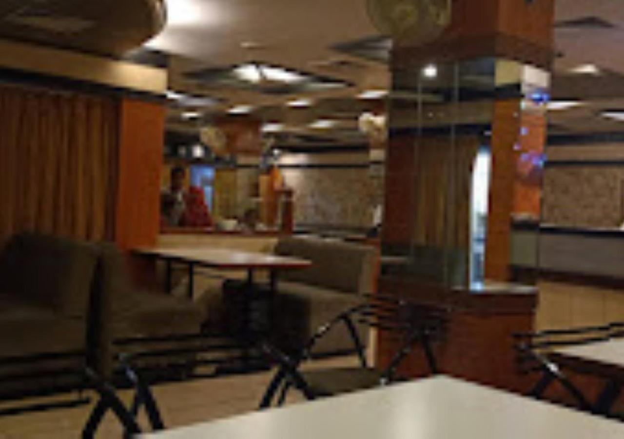 Hotel Mayur Restaurant Chandrapur Екстериор снимка